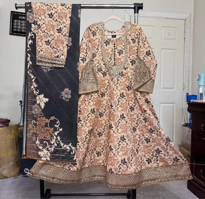 Doria Lawn Embroidered Maxi Dress with Doria Dupatta, photo 3 of 5