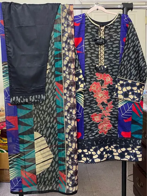 Lawn Embroidered Dress with Chiffon Dupatta, photo 3