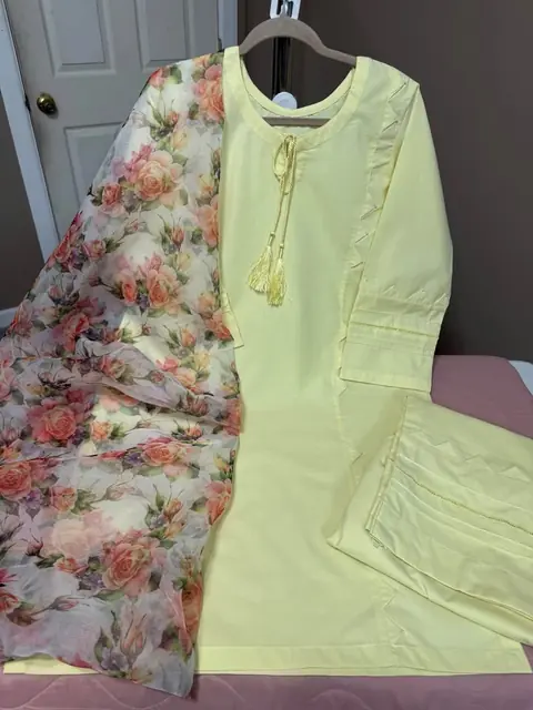 Yellow Thick Cotton Stitched Dress with Organza Dupatta, photo 4